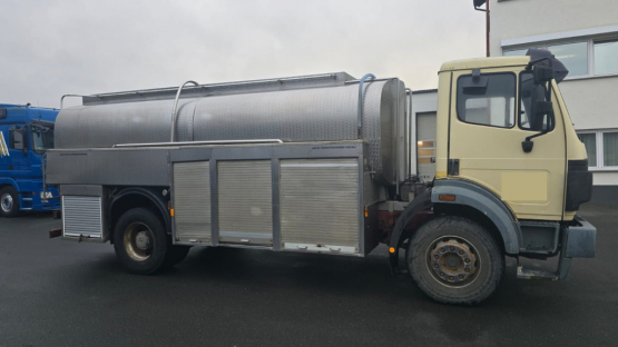 Mercedes Benz 1824 4x2  Milchsammelwagen  12300 